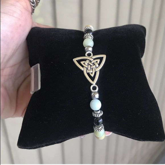 Celtic knot triquetra amazonite bead bracelet - Picture 6 of 8